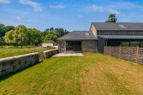 A60 - Barns &#64; Higher Court Barns, Littlehempston -