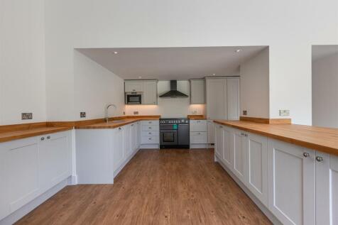 A20 - Barns &#64; Higher Court Barns, Littlehempston -