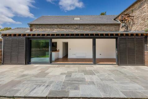 A25 - Barns &#64; Higher Court Barns, Littlehempston -