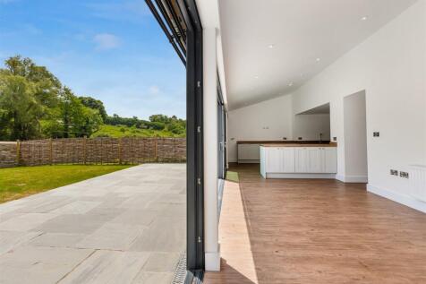A23 - Barns &#64; Higher Court Barns, Littlehempston -