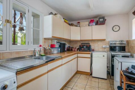 A 27 - Higher Bowden House Totnes internals - 2205