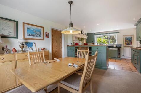 A19 - Ashprington, Brambles - 230505.jpg