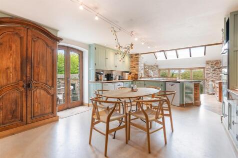A29 - Green Dragon Barn Blackawton Totnes - 250425