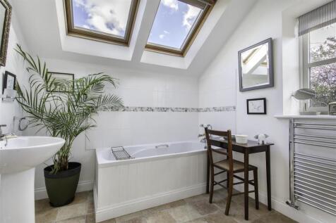 hmb-bedroom1-ensuite.jpg