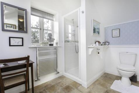 hmb-bedroom1-ensuite2.jpg