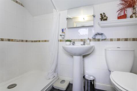 hmb-bedroom2-ensuite.jpg