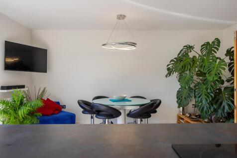 A17 - 17 Baltic Way Totnes - 250514.jpg