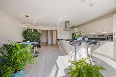 A21 - 17 Baltic Way Totnes - 250514.jpg