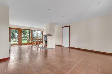 WeirLodgeGFApartment.2.jpg