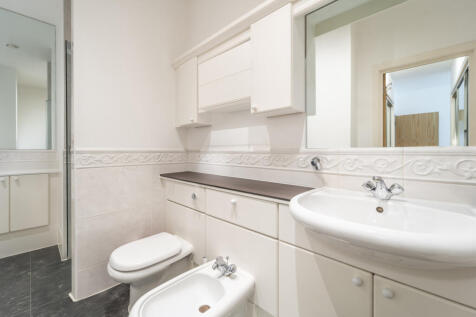 Bathroom . 2