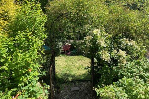 Through to rear garden