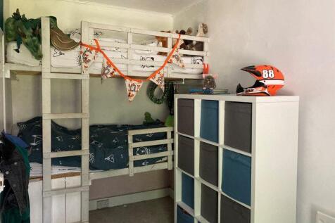 Rear bedroom