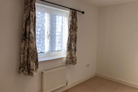 Rear bedroom