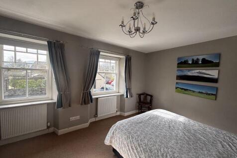 Front bedroom 