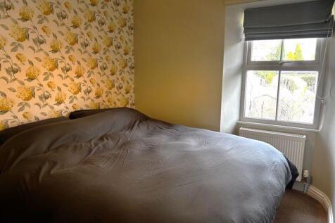Rear bedroom