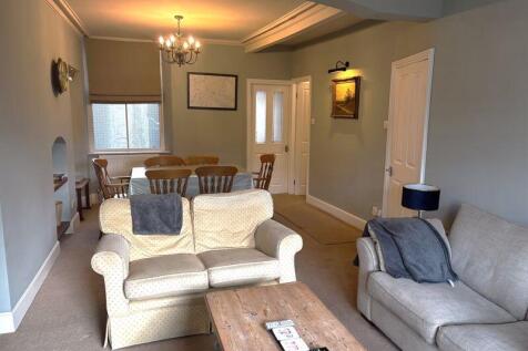 Open plan lounge &amp; dining room