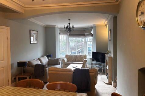 Open plan lounge &amp; dining room