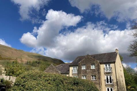Maple Close and view of Winder