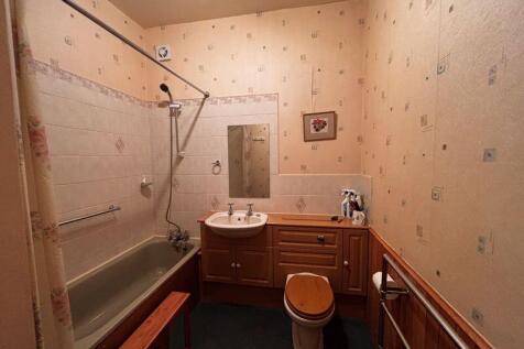 Flat 9 bathroom