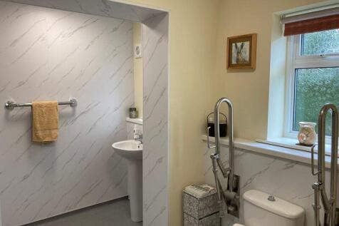 Downstairs ensuite