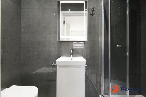 En-suite bathroom