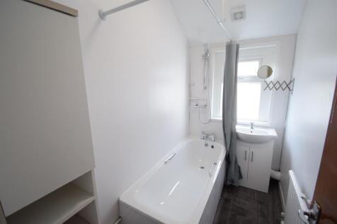 Bathroom (Upstairs)
