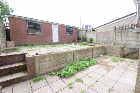 Shed &amp; Courtyard