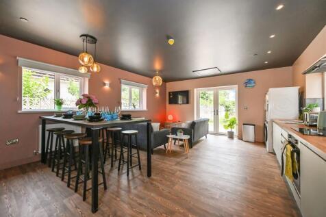 Communal Kitchen/Din