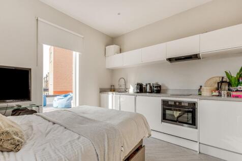 Bedroom/Living Area