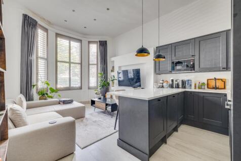 Kitchen/ Living Room
