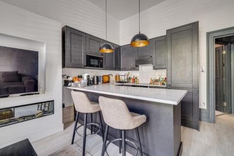 Kitchen/ Living Room