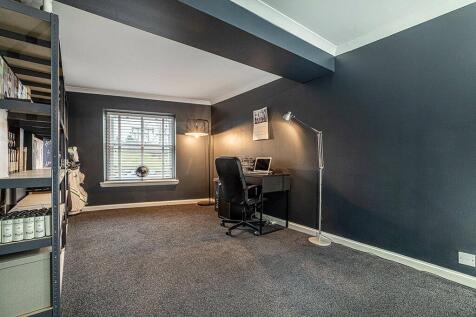 Bedroom 2/Study