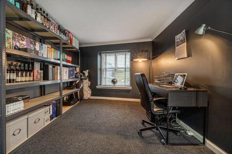 Bedroom 2/Study