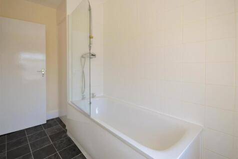 11-Bathroom.jpg