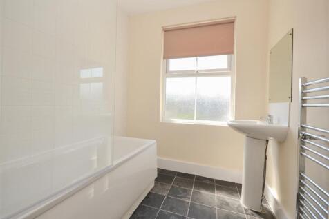 10-Bathroom 2.jpg