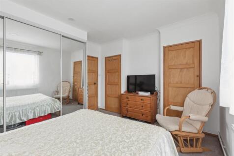 36 Balmoral Dr, Borehamwood WD6 2RD_012.jpg