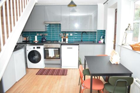 Kitchen / Dining Area