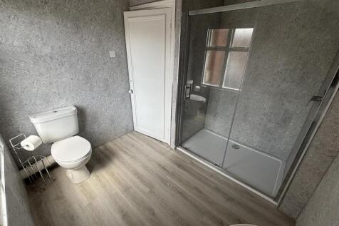 F61DR-shower room.JPG