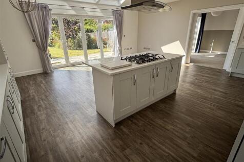 Open plan living/dining kitchen