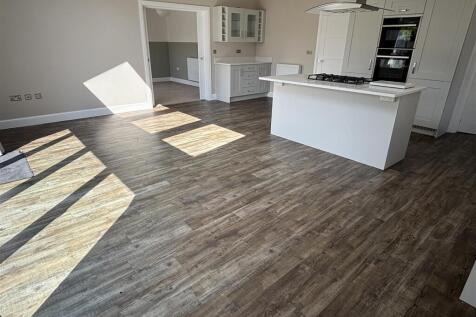 Open plan living/dining kitchen