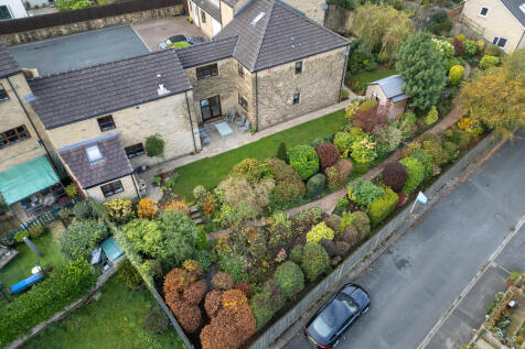 10 Baileys Croft-...