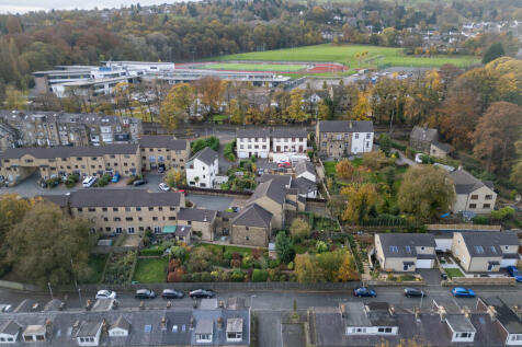 10 Baileys Croft-...
