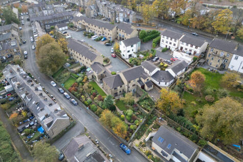 10 Baileys Croft-...