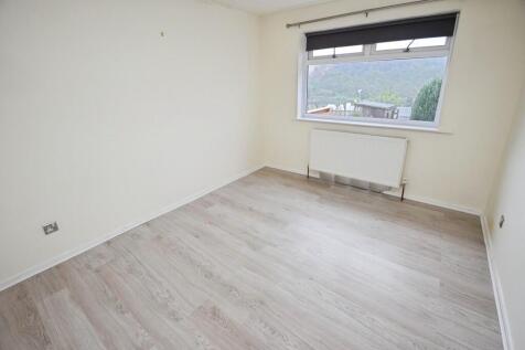 ffc16db8-Bedroom