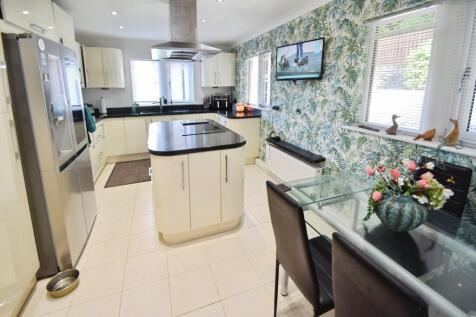 a5f03270-Kitchen