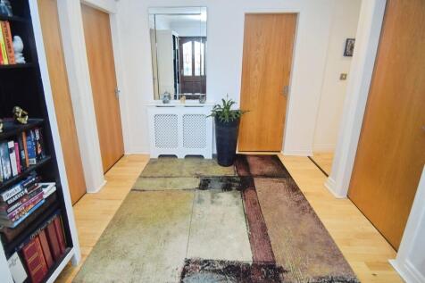 9349debd-Hall
