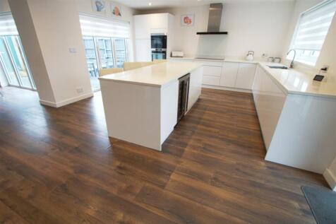 KITCHEN DINER FAMILY ROOM