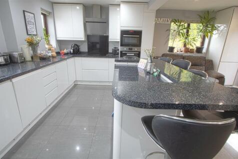 KITCHEN 2.jpg