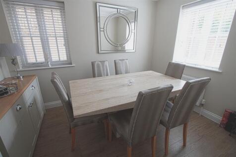 DINING ROOM.jpg