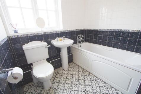 FAMILY BATHROOM.jpg